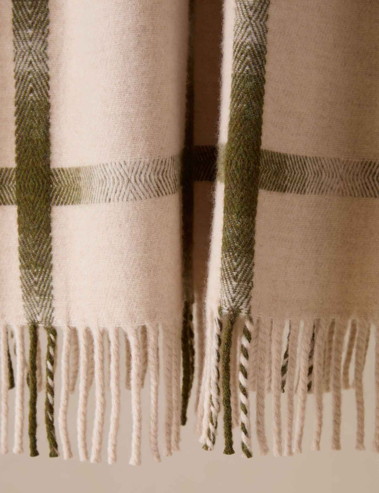 Jeté en laine d'agneau Atwood