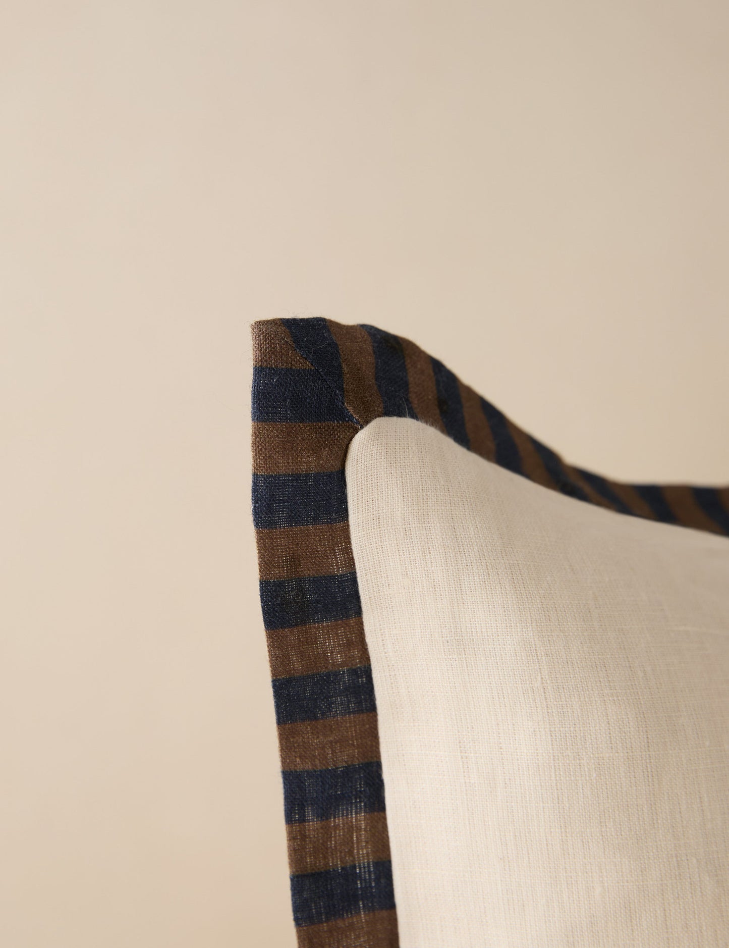 Oreiller Rajaa par Sarah Sherman Samuel