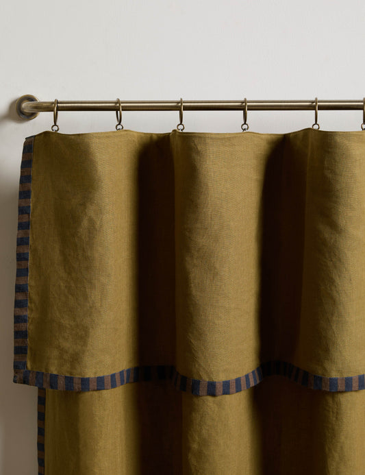 Panneau de rideau filtrant la lumière Rajaa par Sarah Sherman Samuel