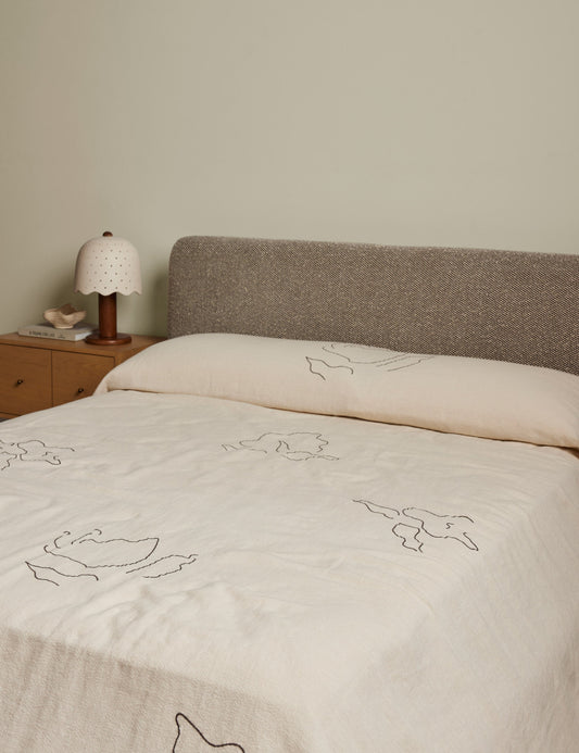 Couvre-lit en lin et coton Narsi par Sarah Sherman Samuel