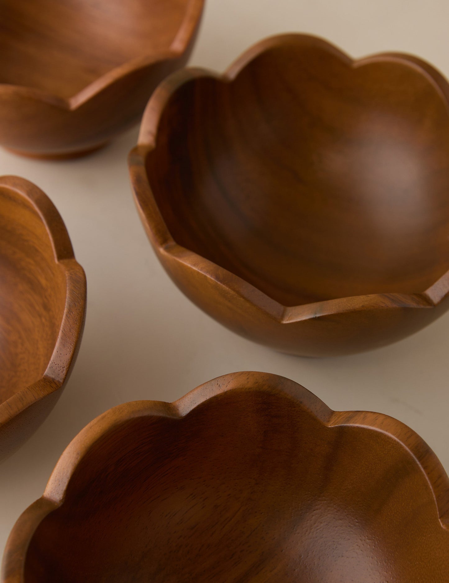 Bols en bois festonné (lot de 4) par Sarah Sherman Samuel