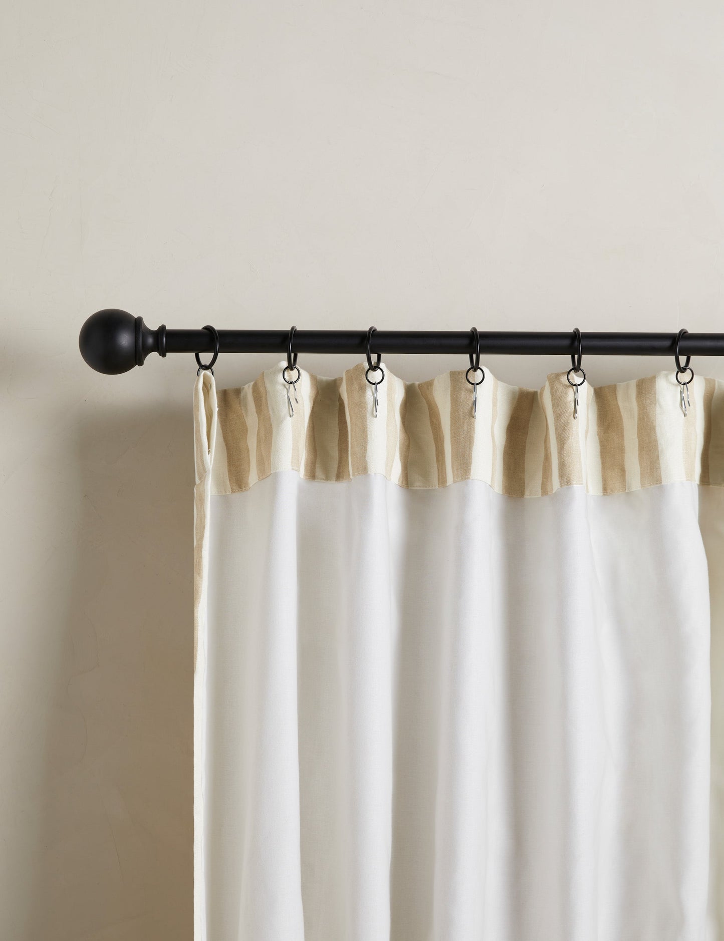 Panneau de rideau en lin à rayures picturales par Sarah Sherman Samuel