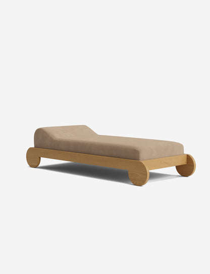 Lit de repos ionique par Sarah Sherman Samuel