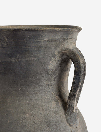 Pichet en terre cuite Rialto par Button Atelier x Co.House Designs