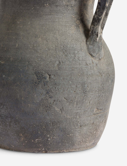 Pichet en terre cuite Rialto par Button Atelier x Co.House Designs