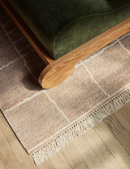 Tapis en laine noué à la main à grille irrégulière par Sarah Sherman Samuel