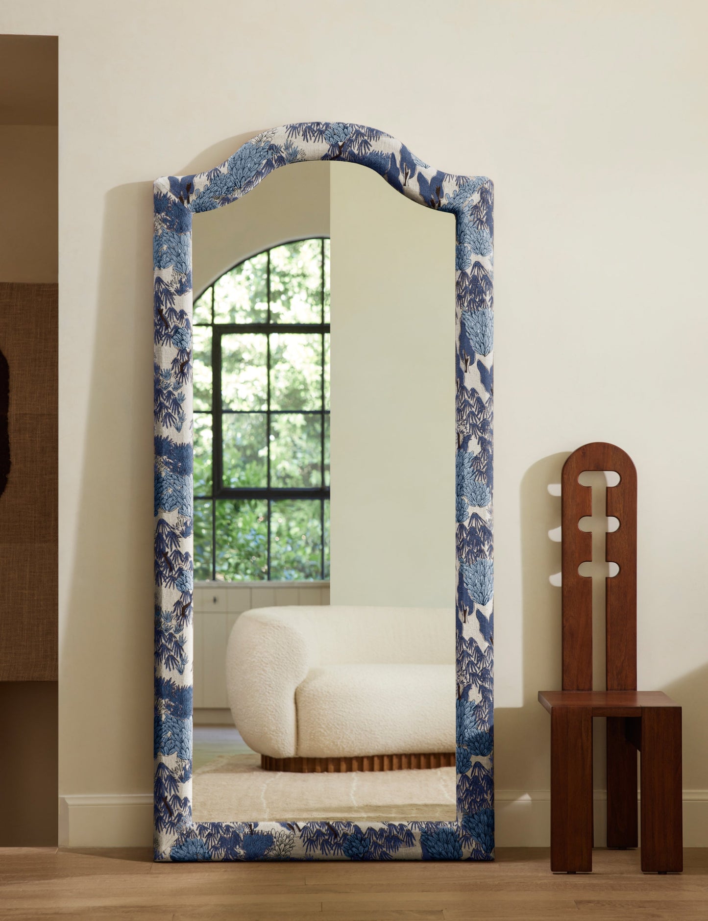 Miroir pleine longueur rembourré Garden Walk par Sarah Sherman Samuel