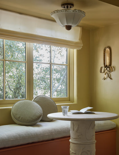 Coussin disque Isla par Sarah Sherman Samuel