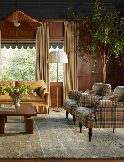 Tapis en laine noué à la main à grille irrégulière par Sarah Sherman Samuel