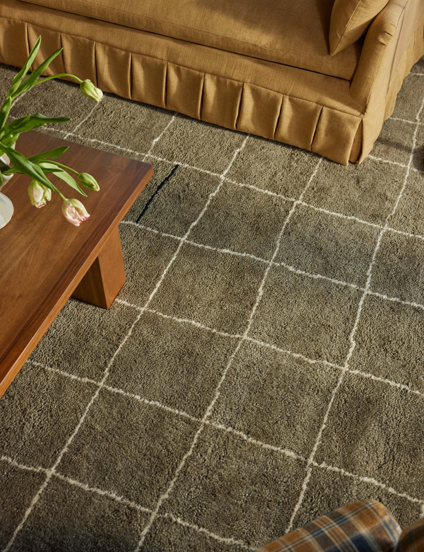 Tapis en laine noué à la main à grille irrégulière par Sarah Sherman Samuel