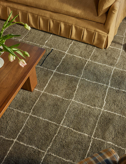 Tapis en laine noué à la main à grille irrégulière par Sarah Sherman Samuel