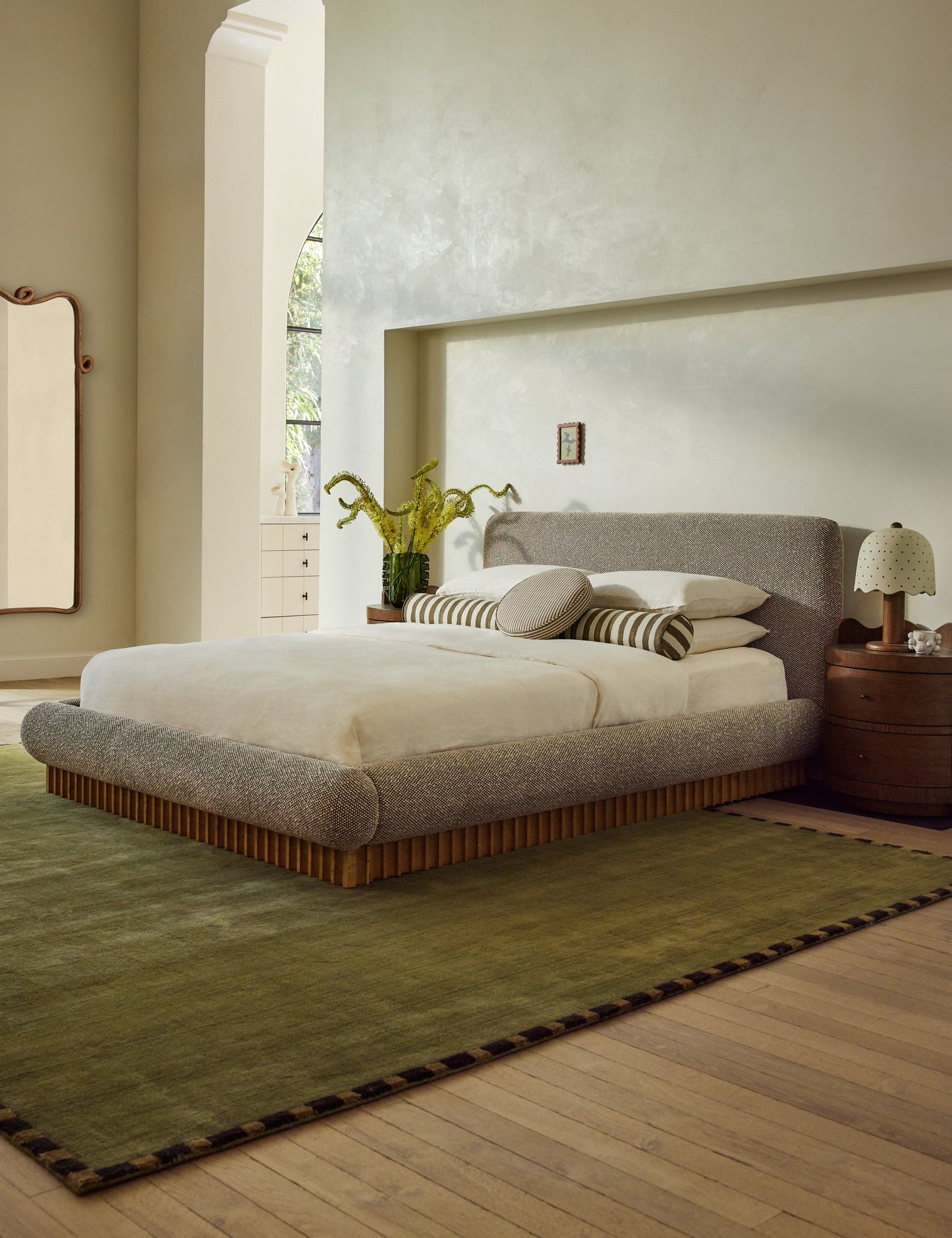 Échantillon de tapis en viscose tissé à la main Rajaa, olive foncé par Sarah Sherman Samuel 12 x 12