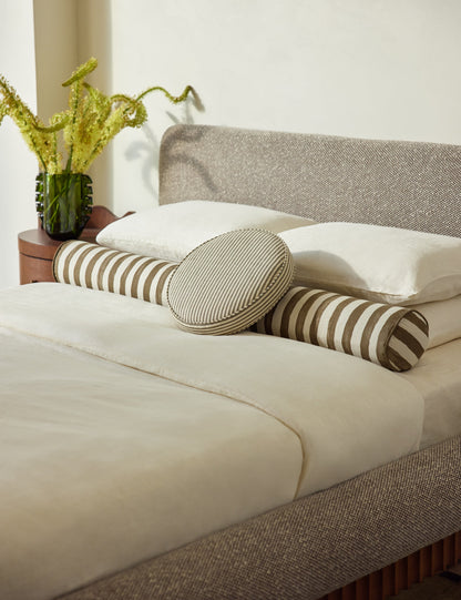 Coussin disque Isla par Sarah Sherman Samuel