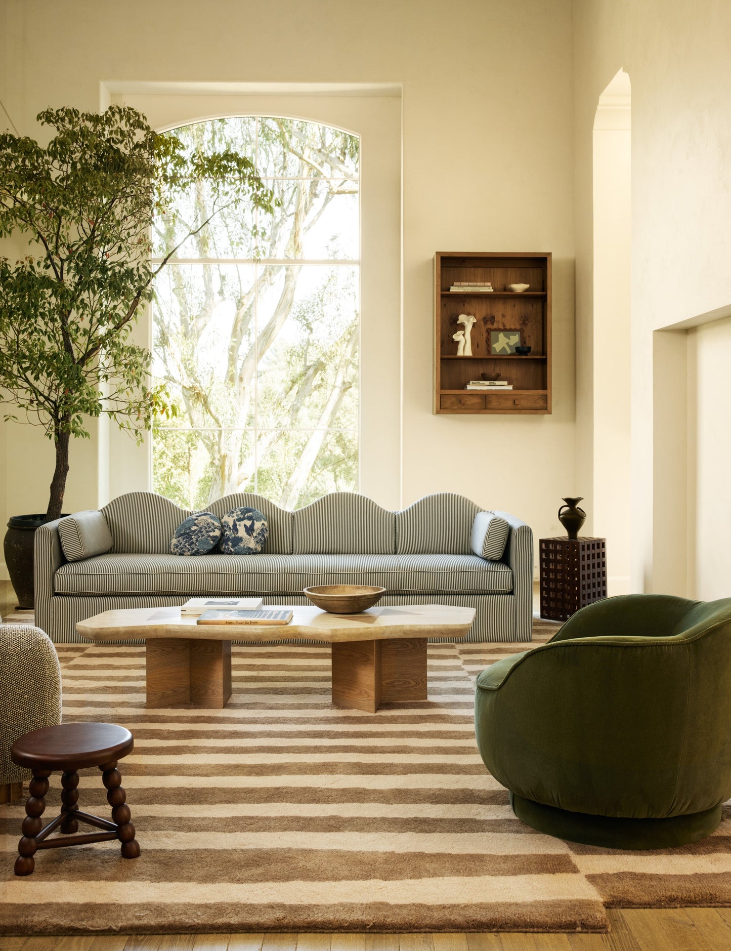 Coussin en lin Garden Walk par Sarah Sherman Samuel