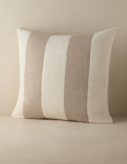 Taie d'oreiller en coton à patchs Ali par Sarah Sherman Samuel