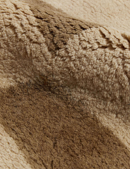 Tapis en laine noué à la main Askel par Sarah Sherman Samuel