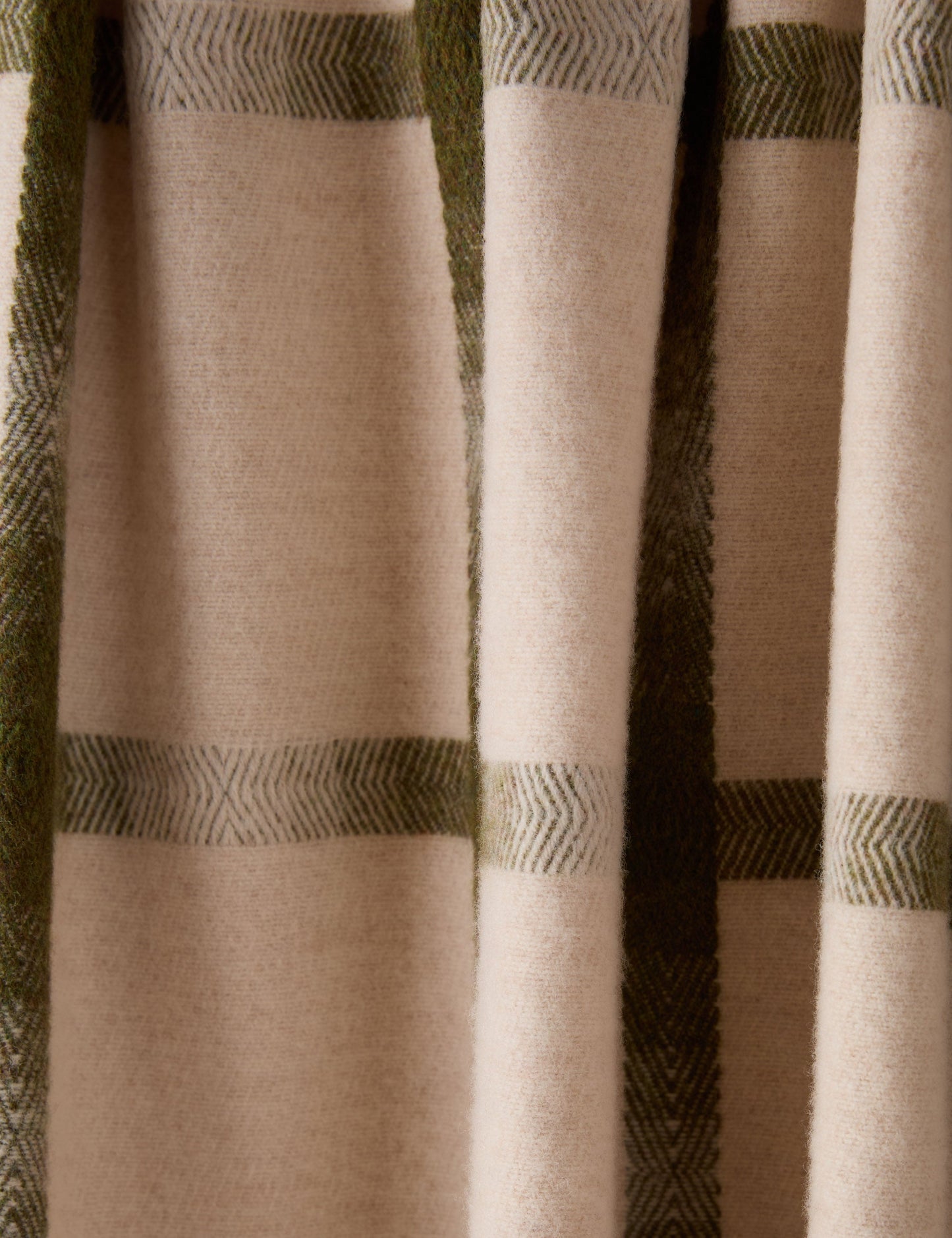 Jeté en laine d'agneau Atwood