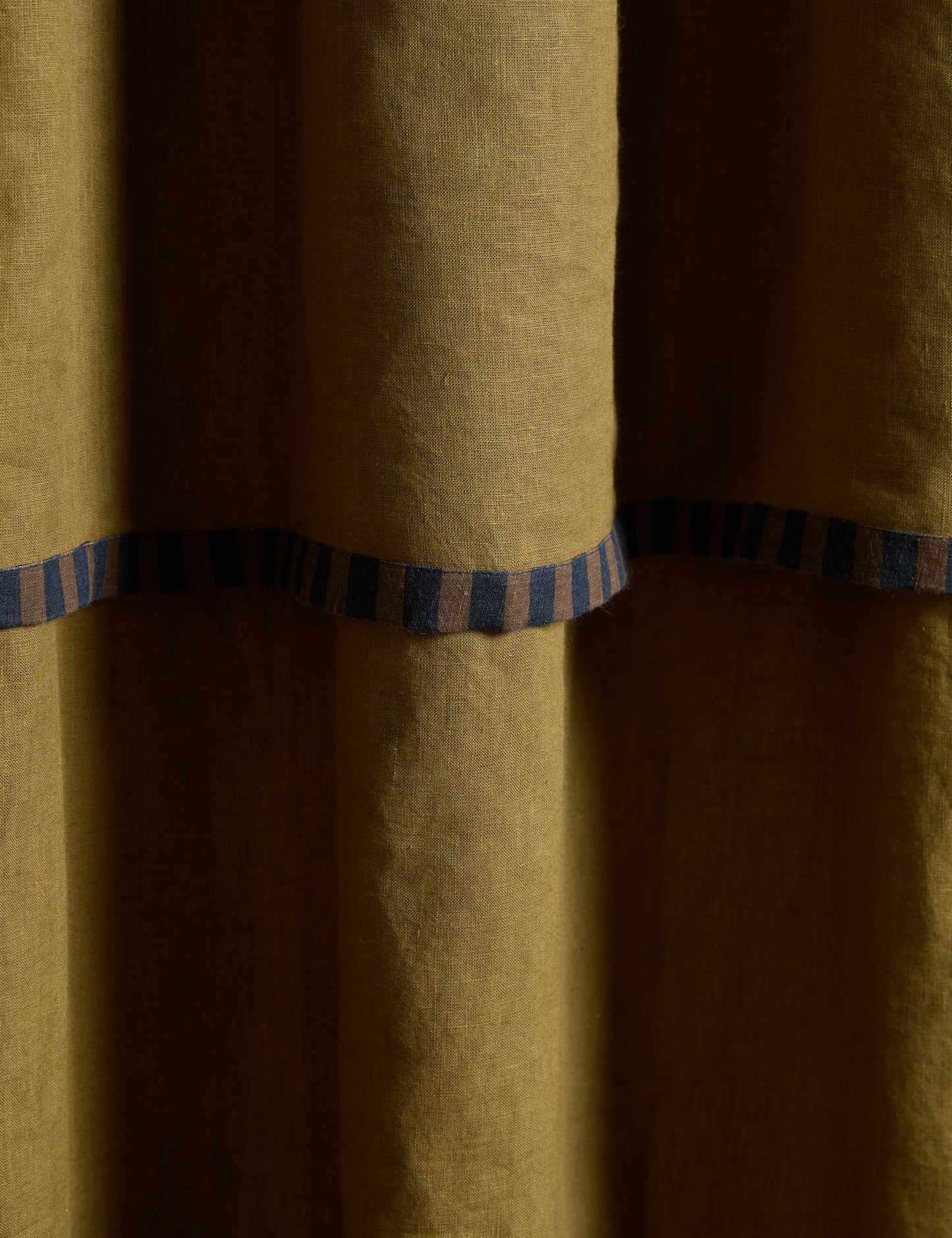 Panneau de rideau filtrant la lumière Rajaa par Sarah Sherman Samuel