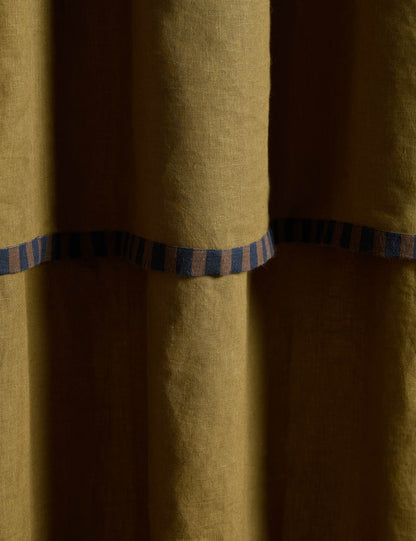 Panneau de rideau filtrant la lumière Rajaa par Sarah Sherman Samuel