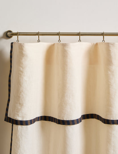 Panneau de rideau filtrant la lumière Rajaa par Sarah Sherman Samuel