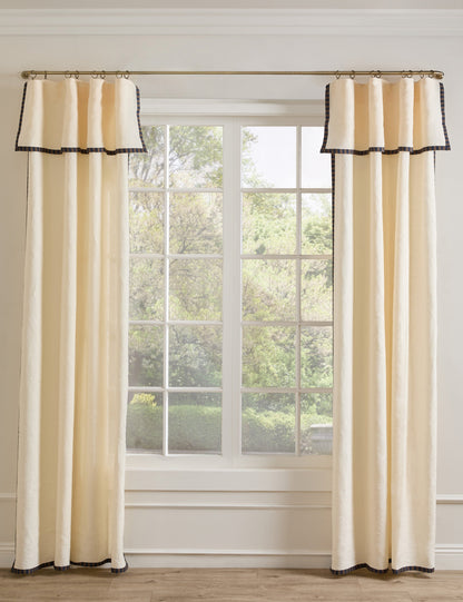 Panneau de rideau filtrant la lumière Rajaa par Sarah Sherman Samuel