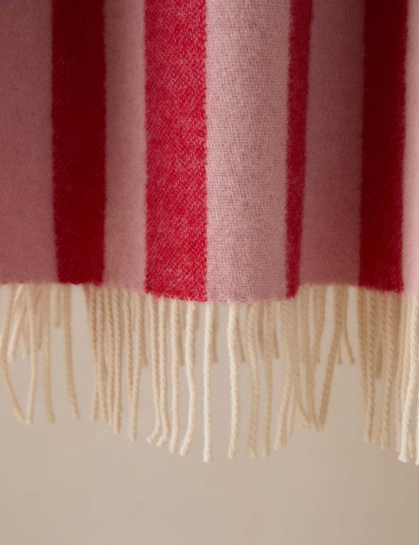 Jeté en papier d'emballage de bonbons par Maison Deux