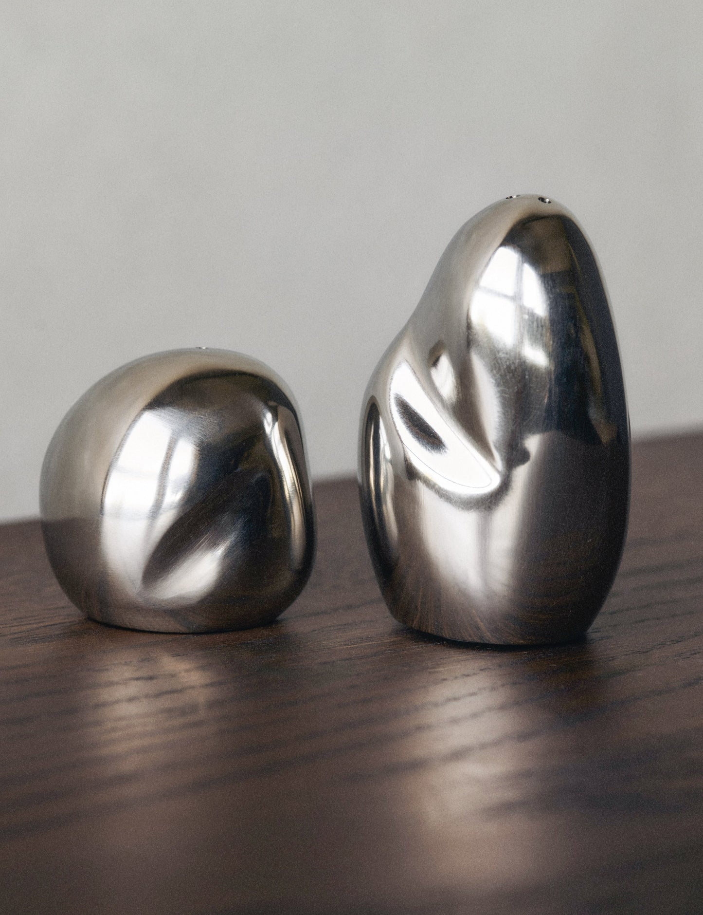 Salière et poivrière Orevo (lot de 2) par Ferm Living