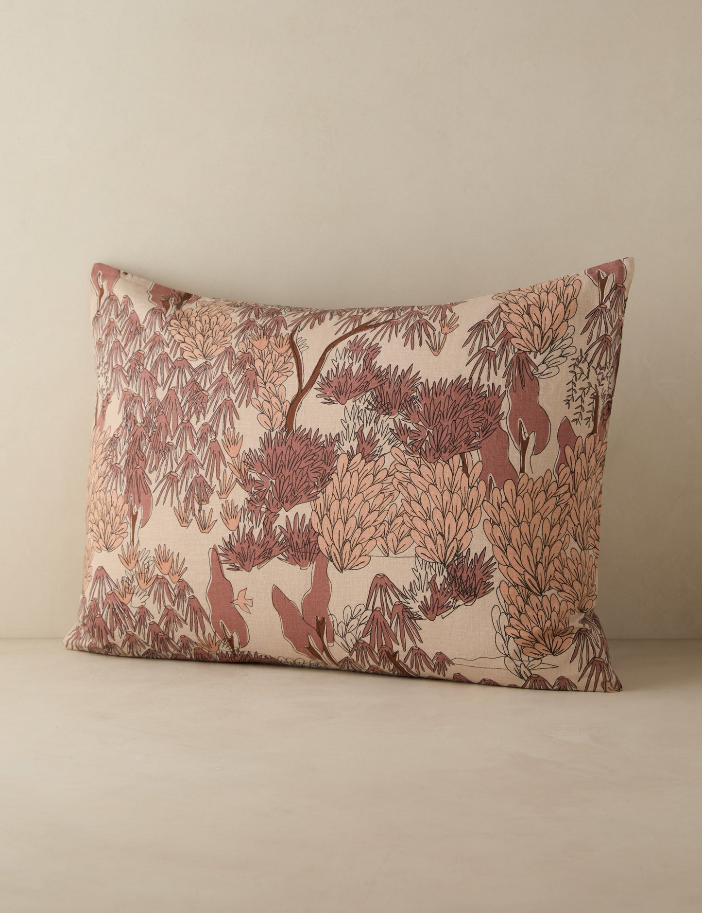 Housse de coussin Garden Walk en lin et coton par Sarah Sherman Samuel