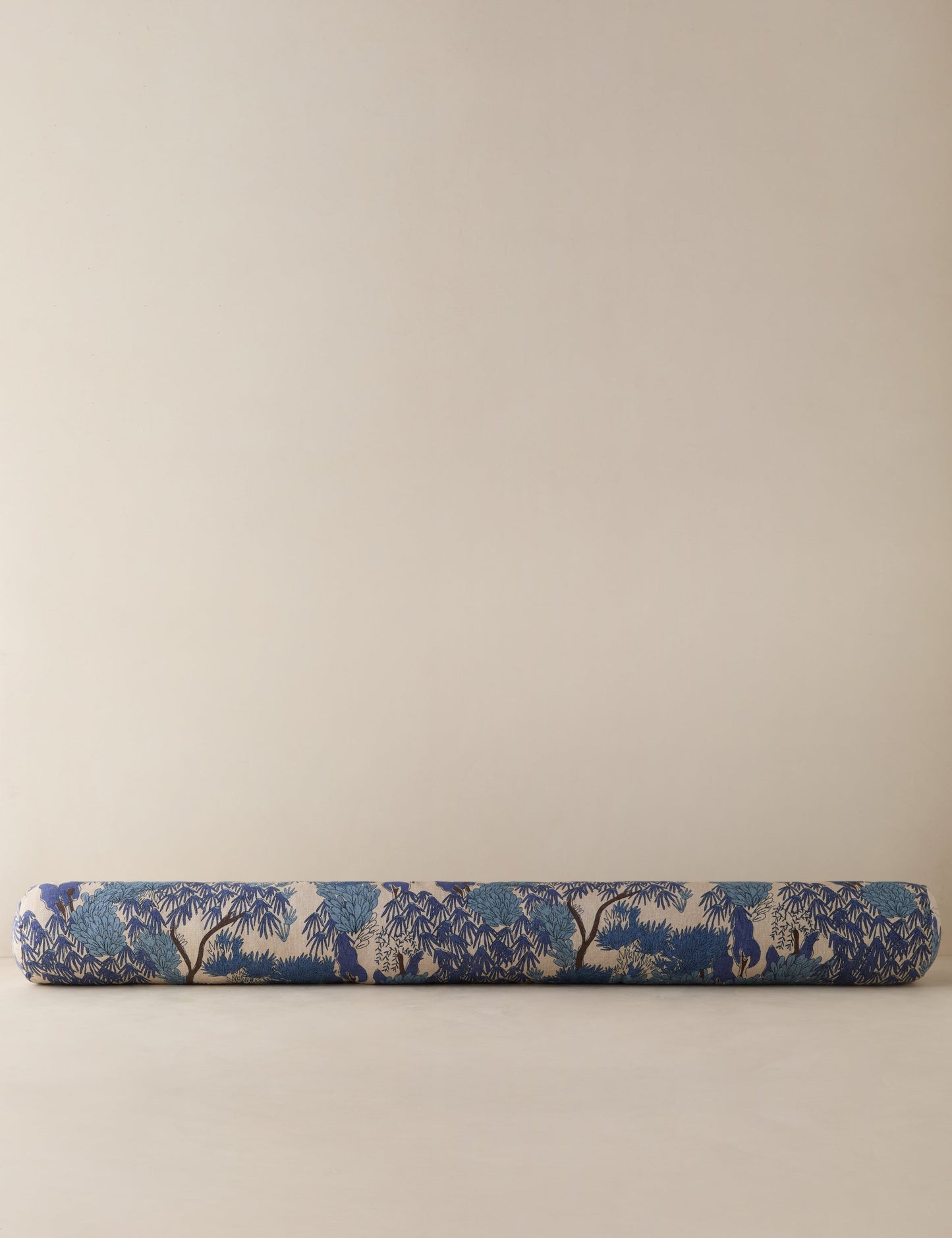 Coussin en lin Garden Walk par Sarah Sherman Samuel