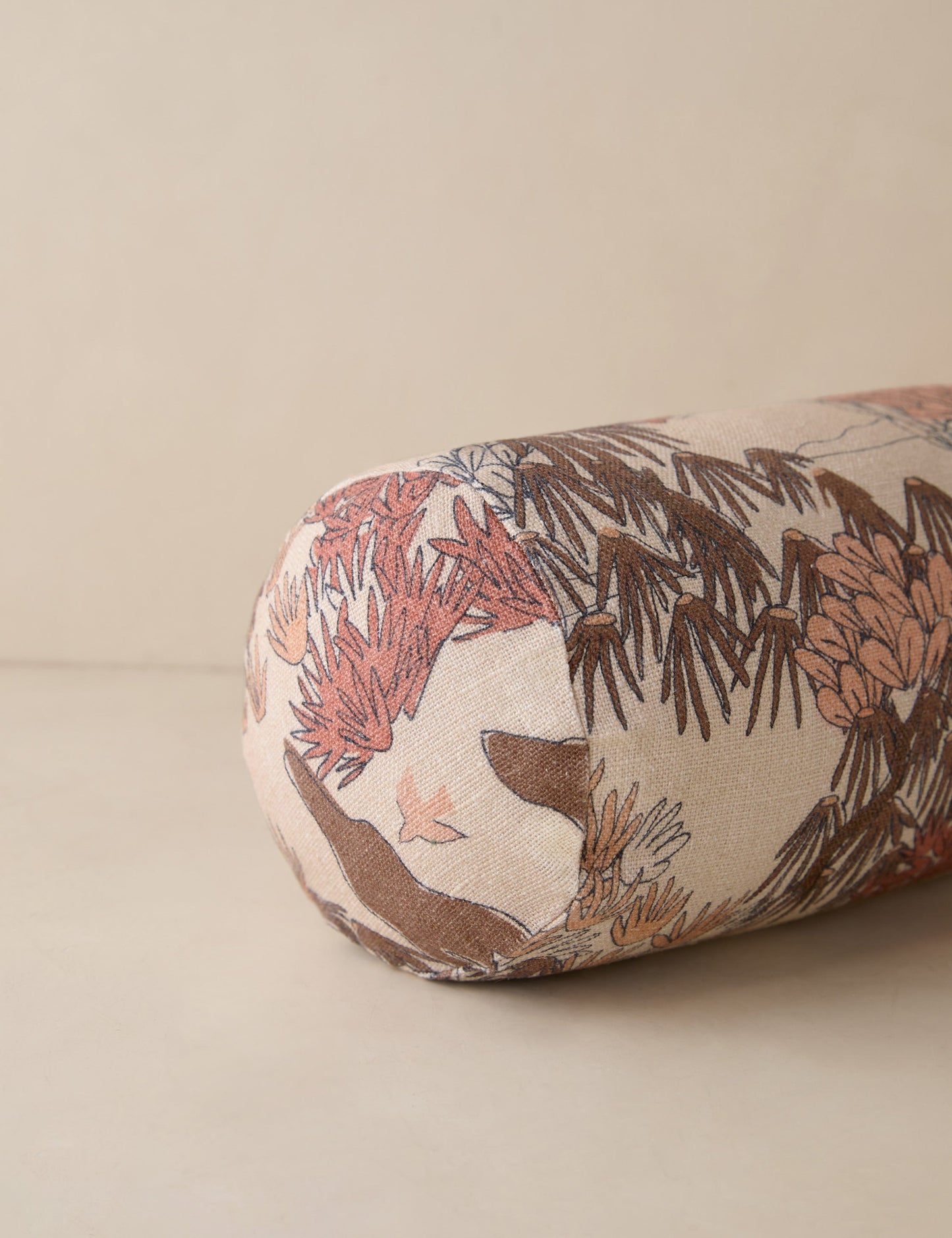 Coussin en lin Garden Walk par Sarah Sherman Samuel