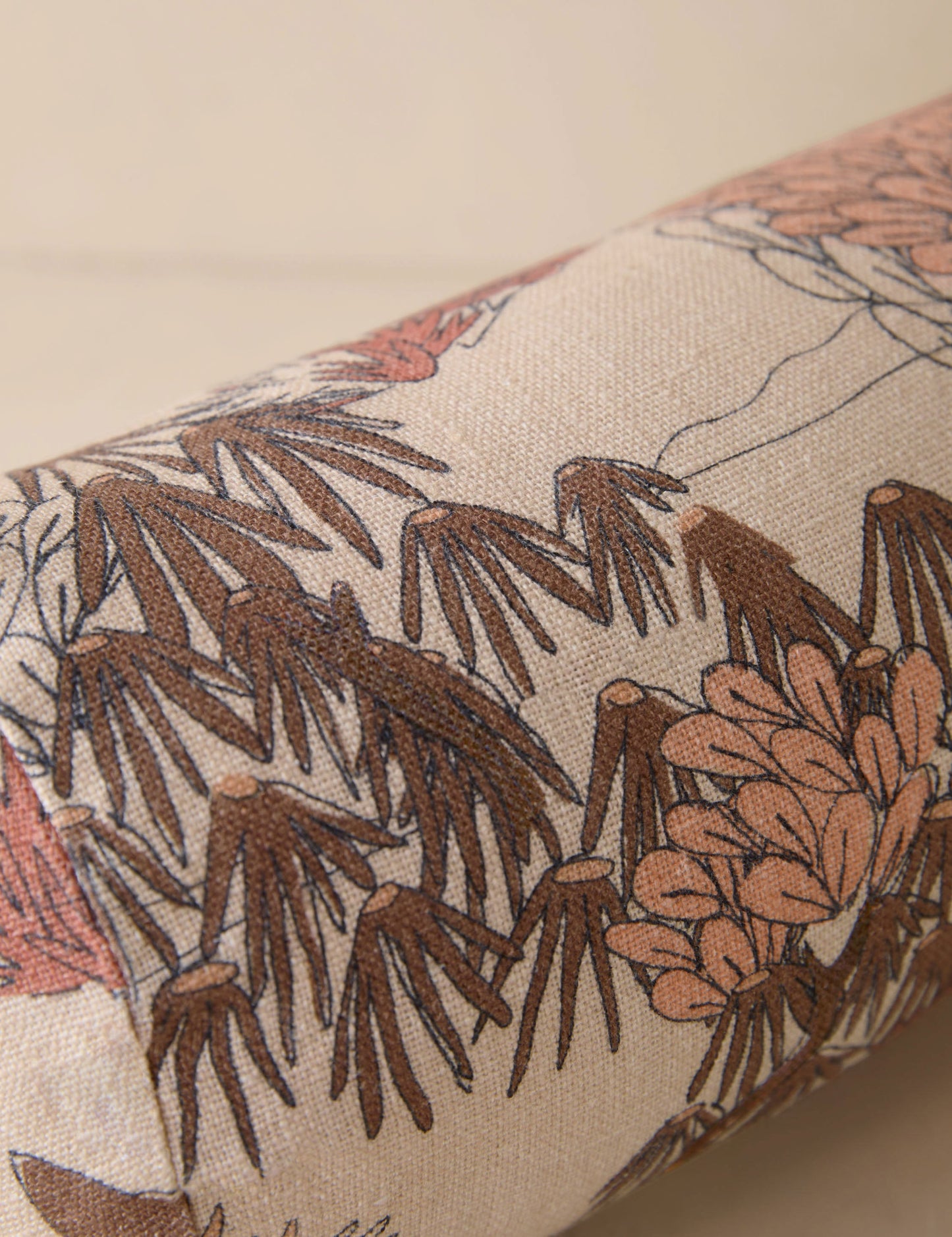 Coussin en lin Garden Walk par Sarah Sherman Samuel