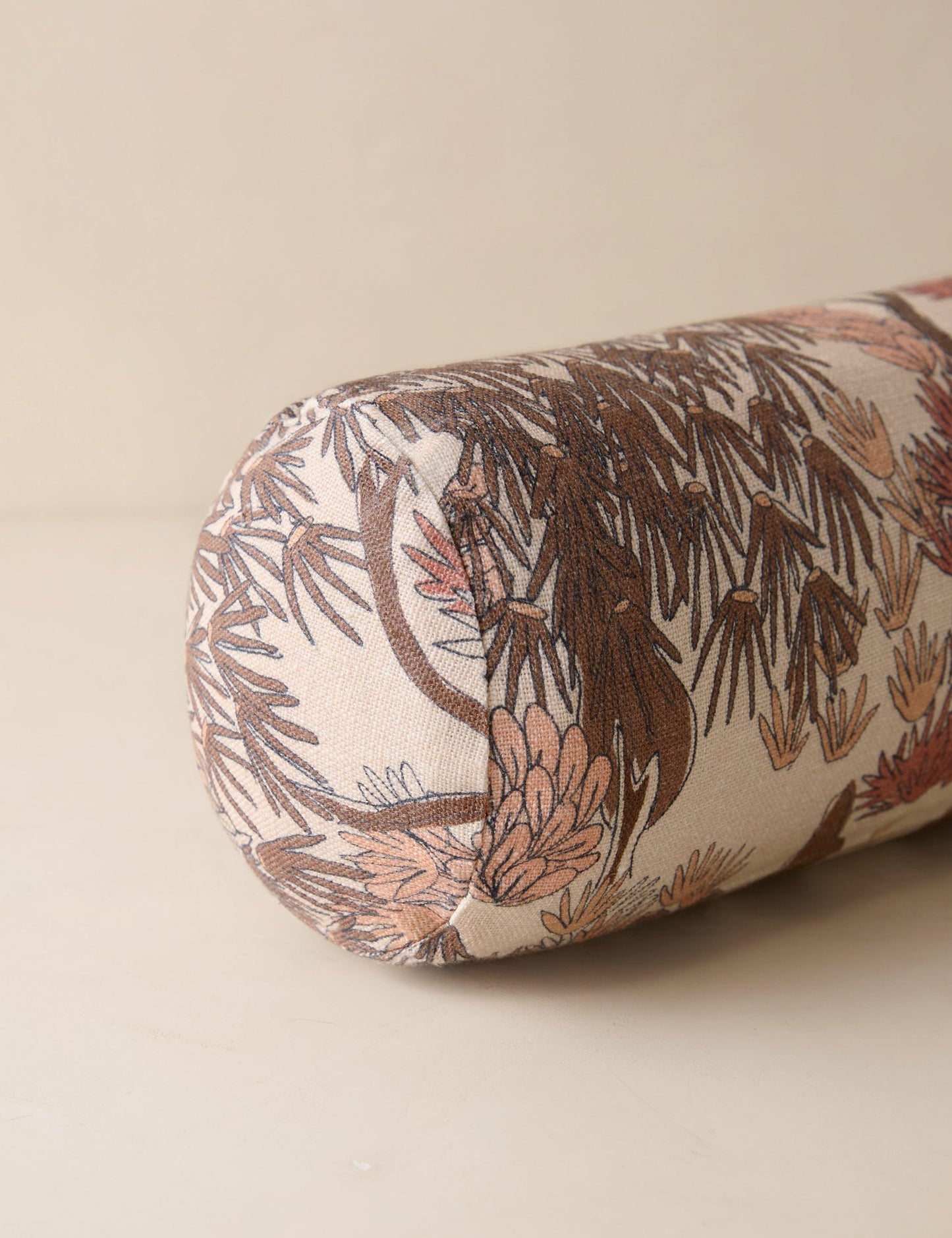 Coussin en lin Garden Walk par Sarah Sherman Samuel