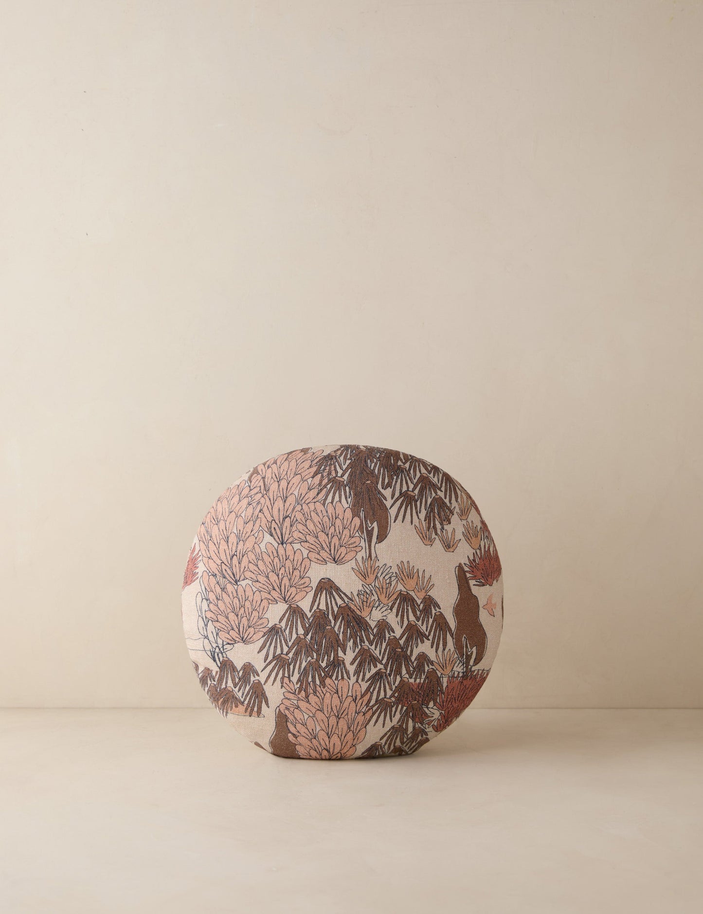 Coussin en lin Garden Walk par Sarah Sherman Samuel