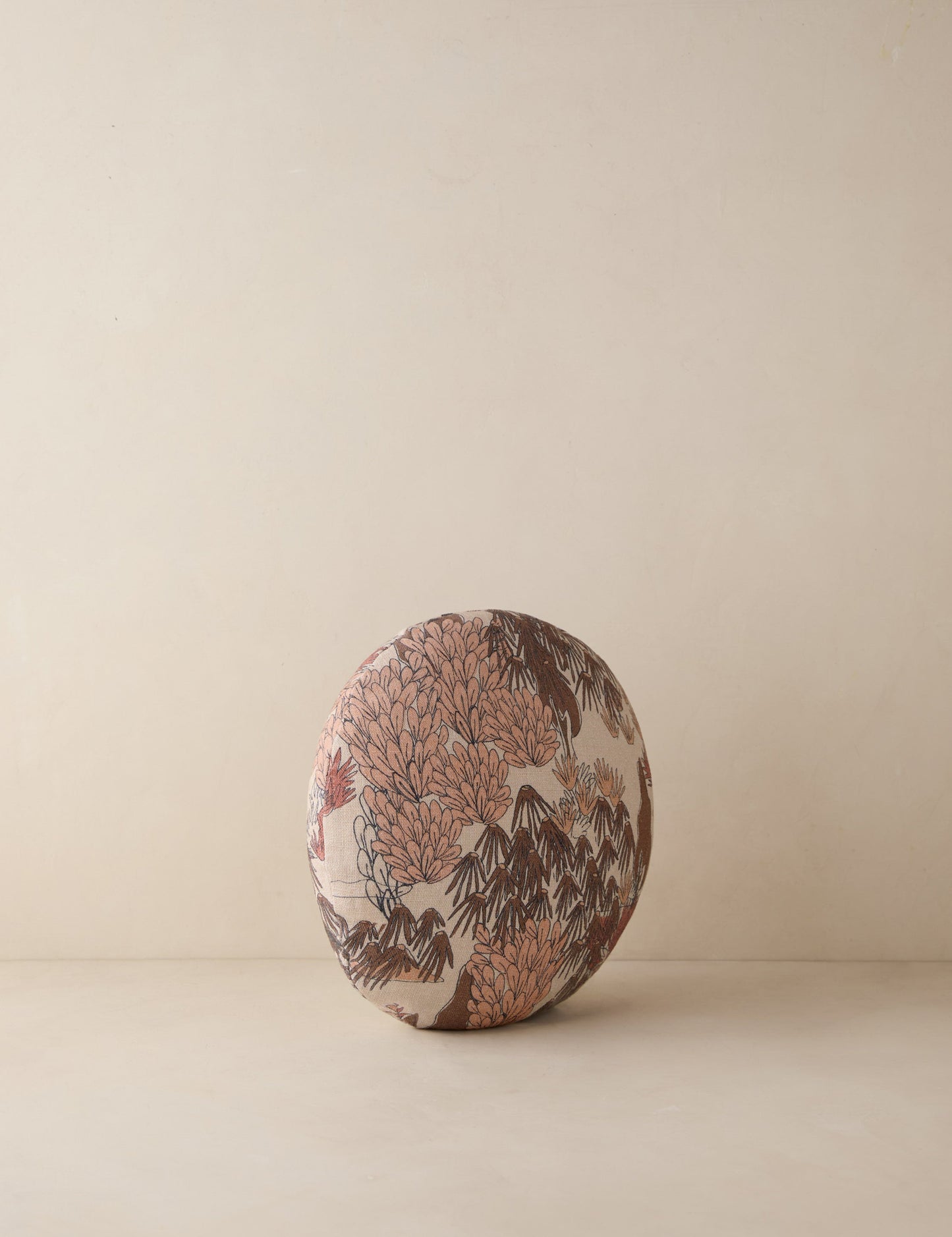 Coussin en lin Garden Walk par Sarah Sherman Samuel