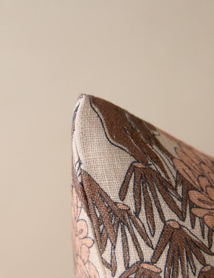 Coussin en lin Garden Walk par Sarah Sherman Samuel