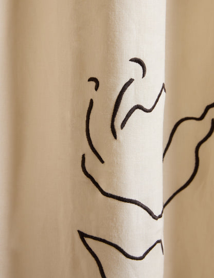 Panneau de rideau en lin brodé Narsi par Sarah Sherman Samuel