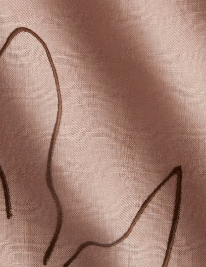 Tissu en lin brodé Narsi par Sarah Sherman Samuel