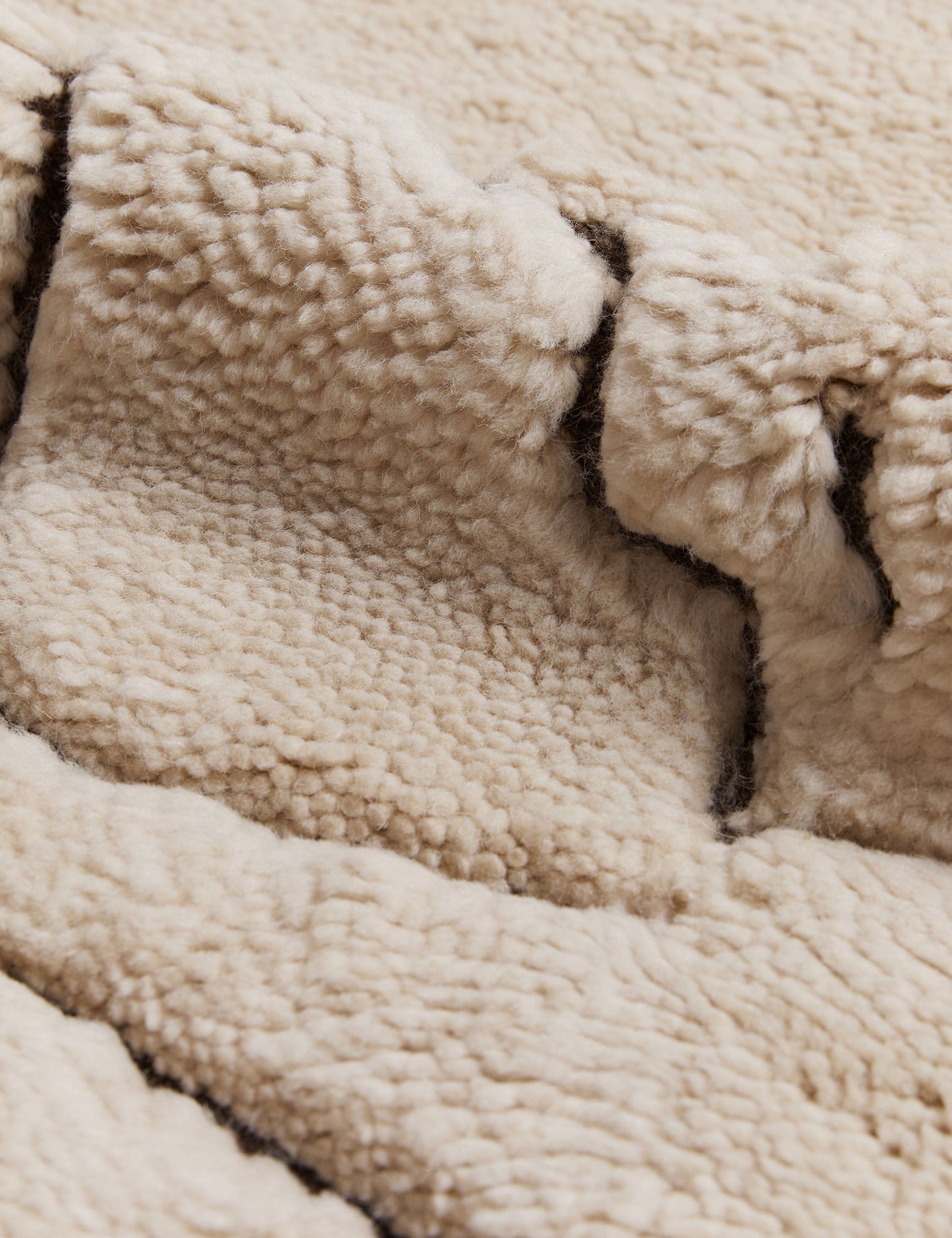 Échantillon de tapis en laine noué à la main Narsi, ivoire par Sarah Sherman Samuel 12 x 12