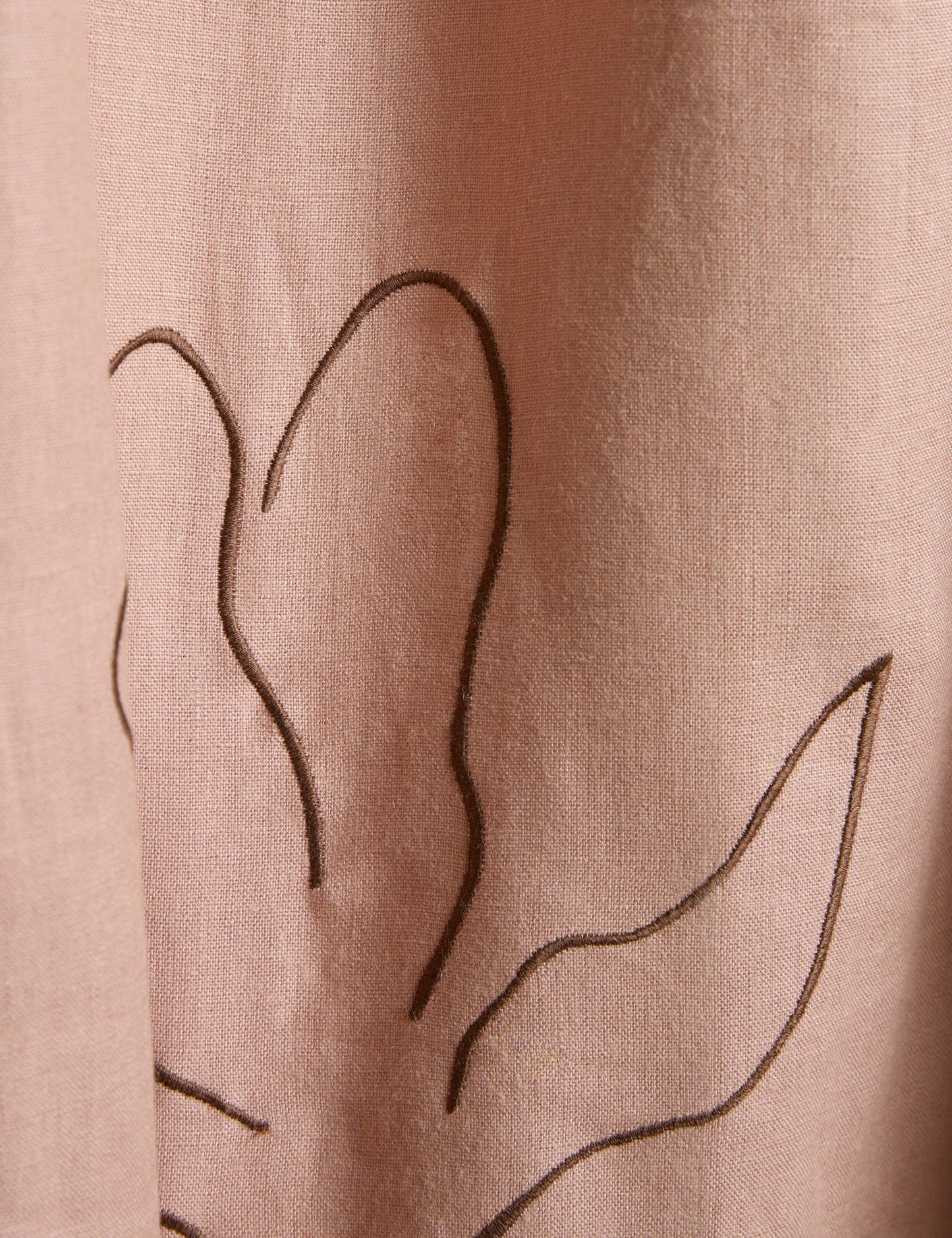 Panneau de rideau en lin brodé Narsi par Sarah Sherman Samuel