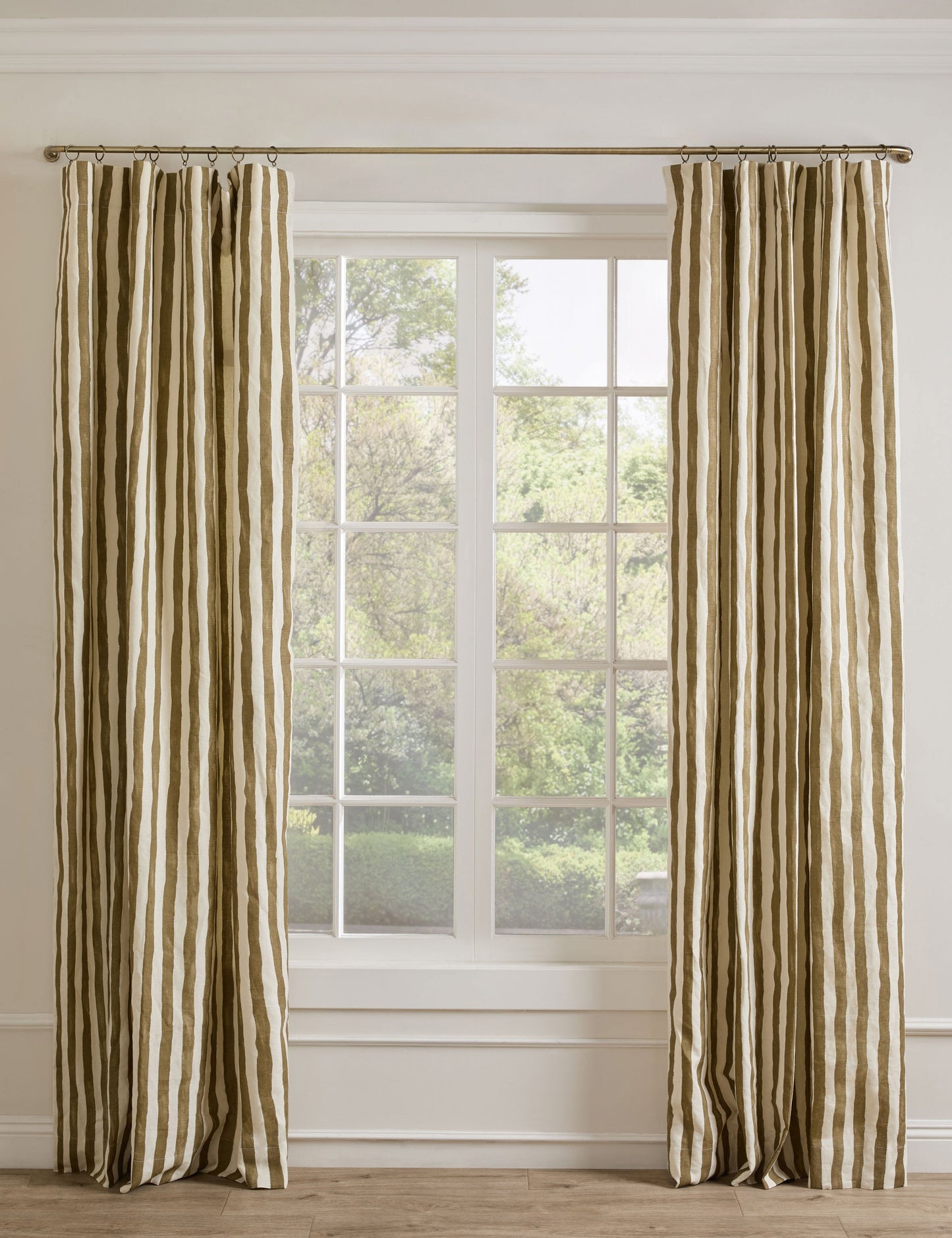 Panneau de rideau en lin à rayures picturales par Sarah Sherman Samuel