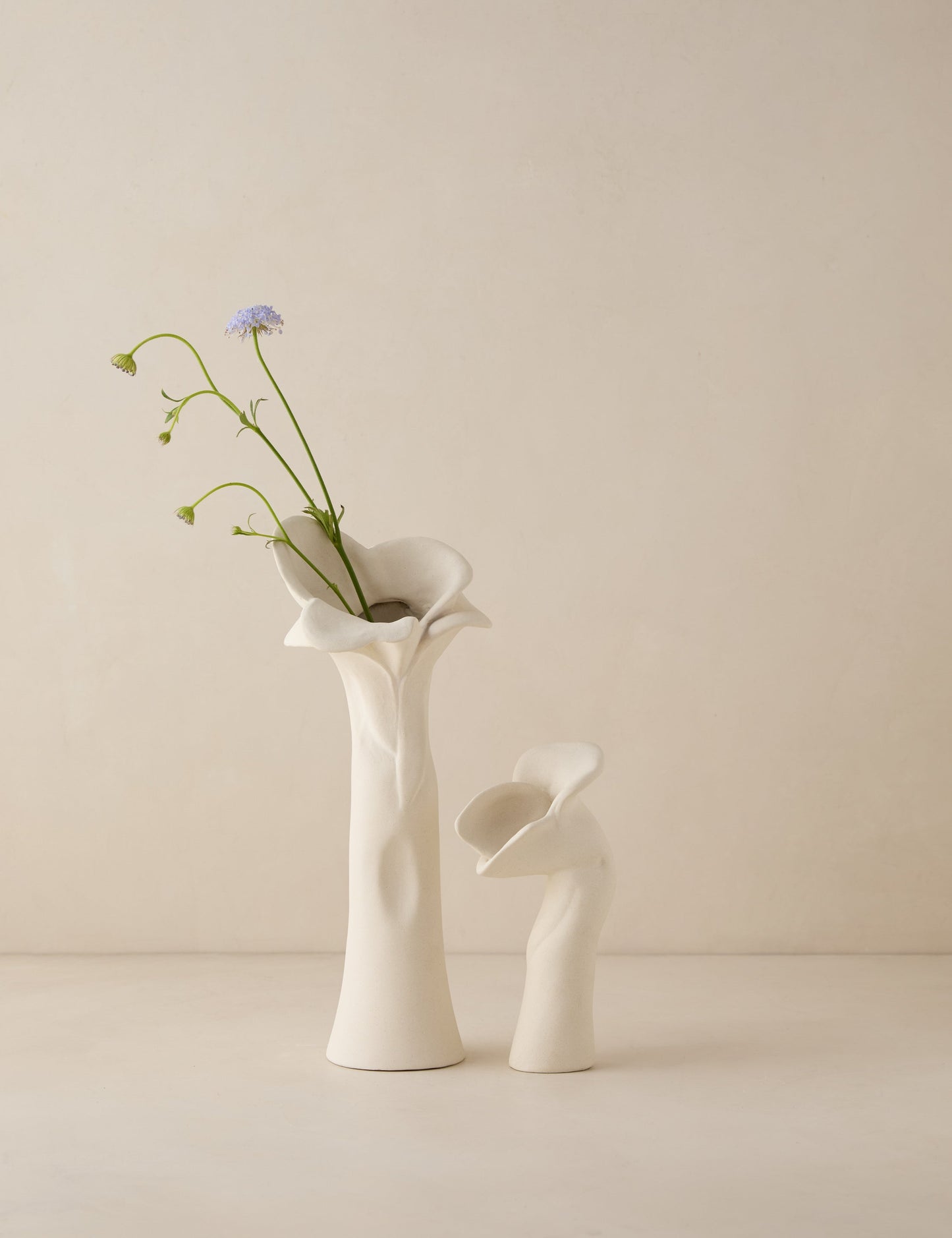 Vases sculpturaux Pari (ensemble de 2) par Sarah Sherman Samuel