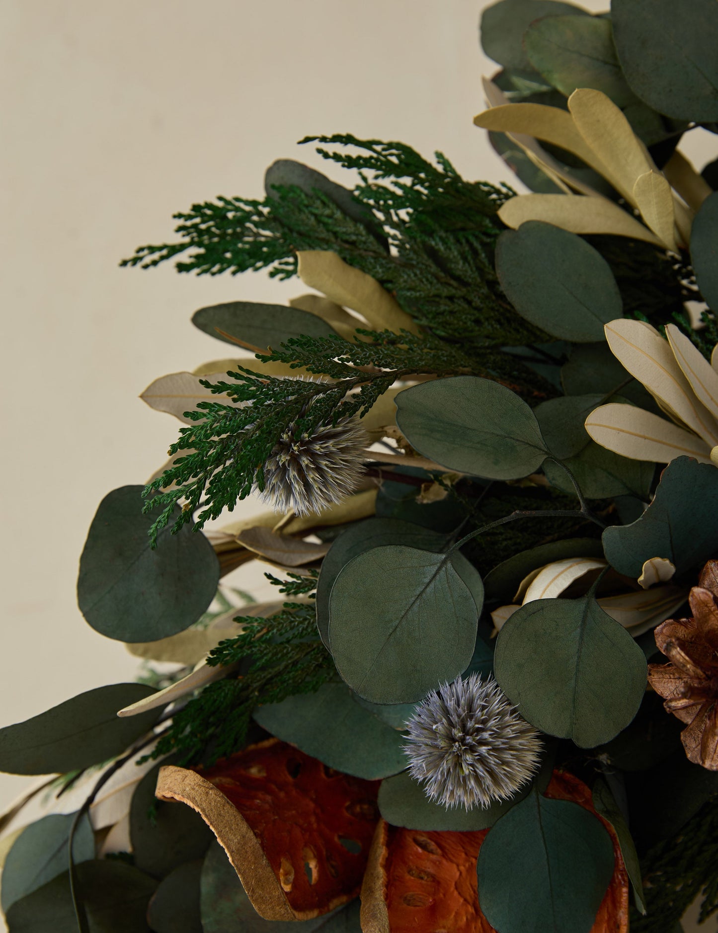 Couronne de coings et de cèdres préservés