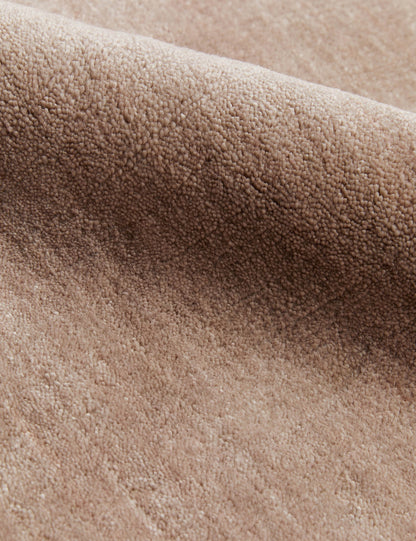 Tapis Rajaa tissé à la main par Sarah Sherman Samuel