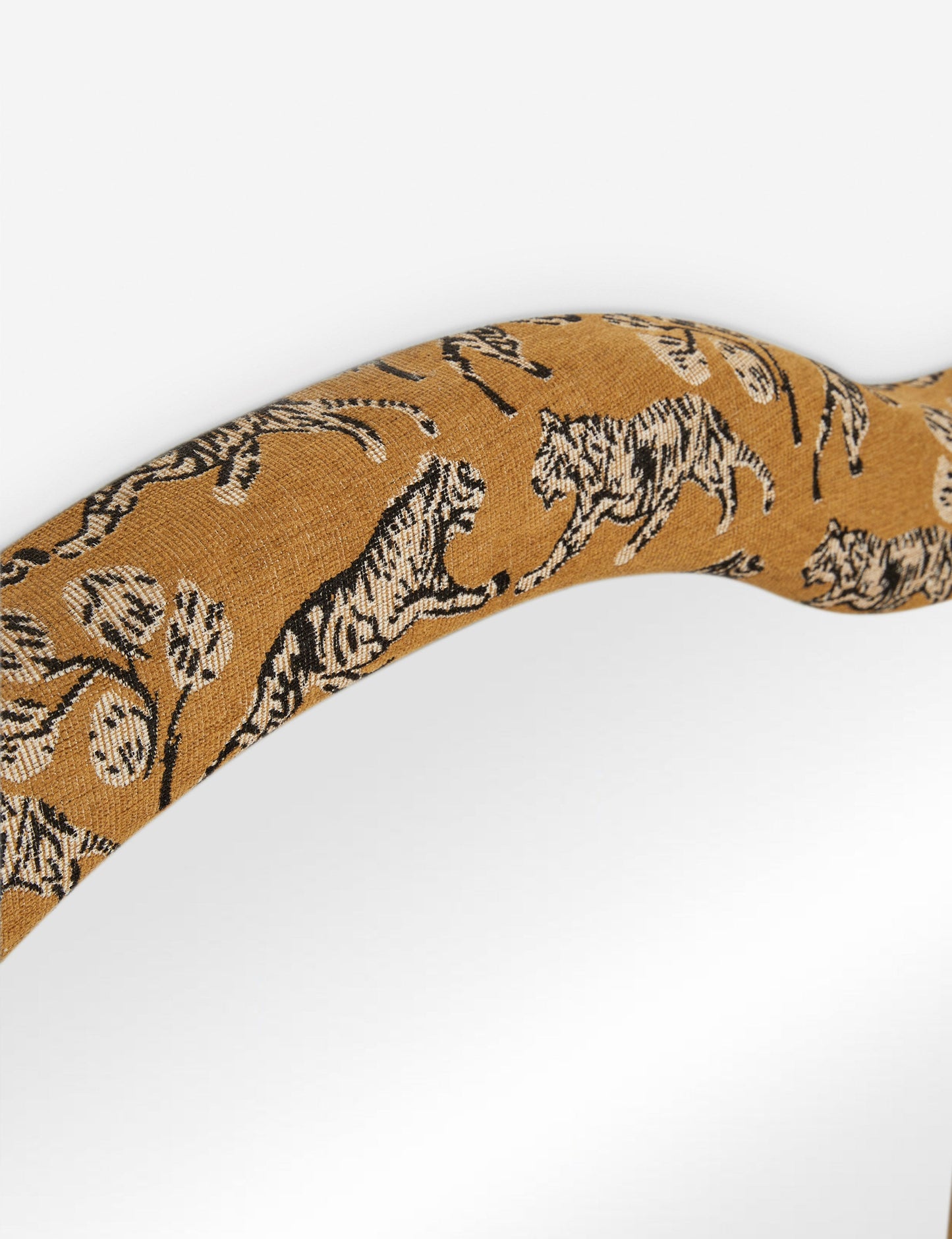 Miroir de cheminée rembourré Tiger par Sarah Sherman Samuel