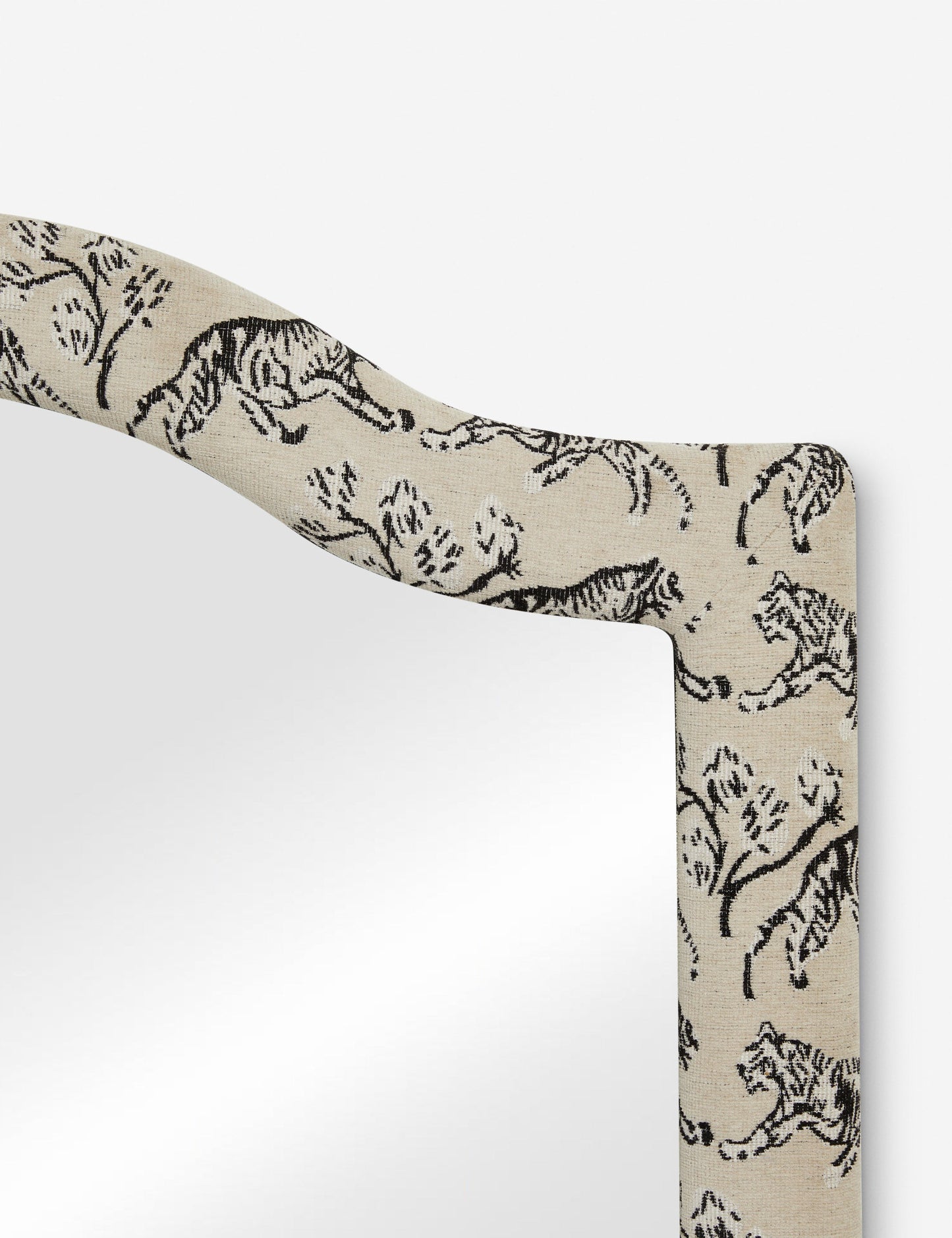 Miroir de cheminée rembourré Tiger par Sarah Sherman Samuel