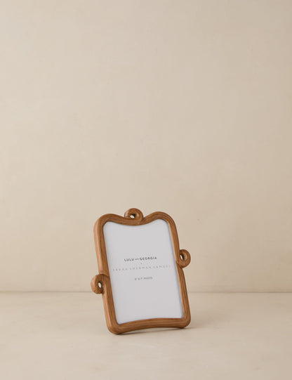 Cadre photo en bois bouclé par Sarah Sherman Samuel