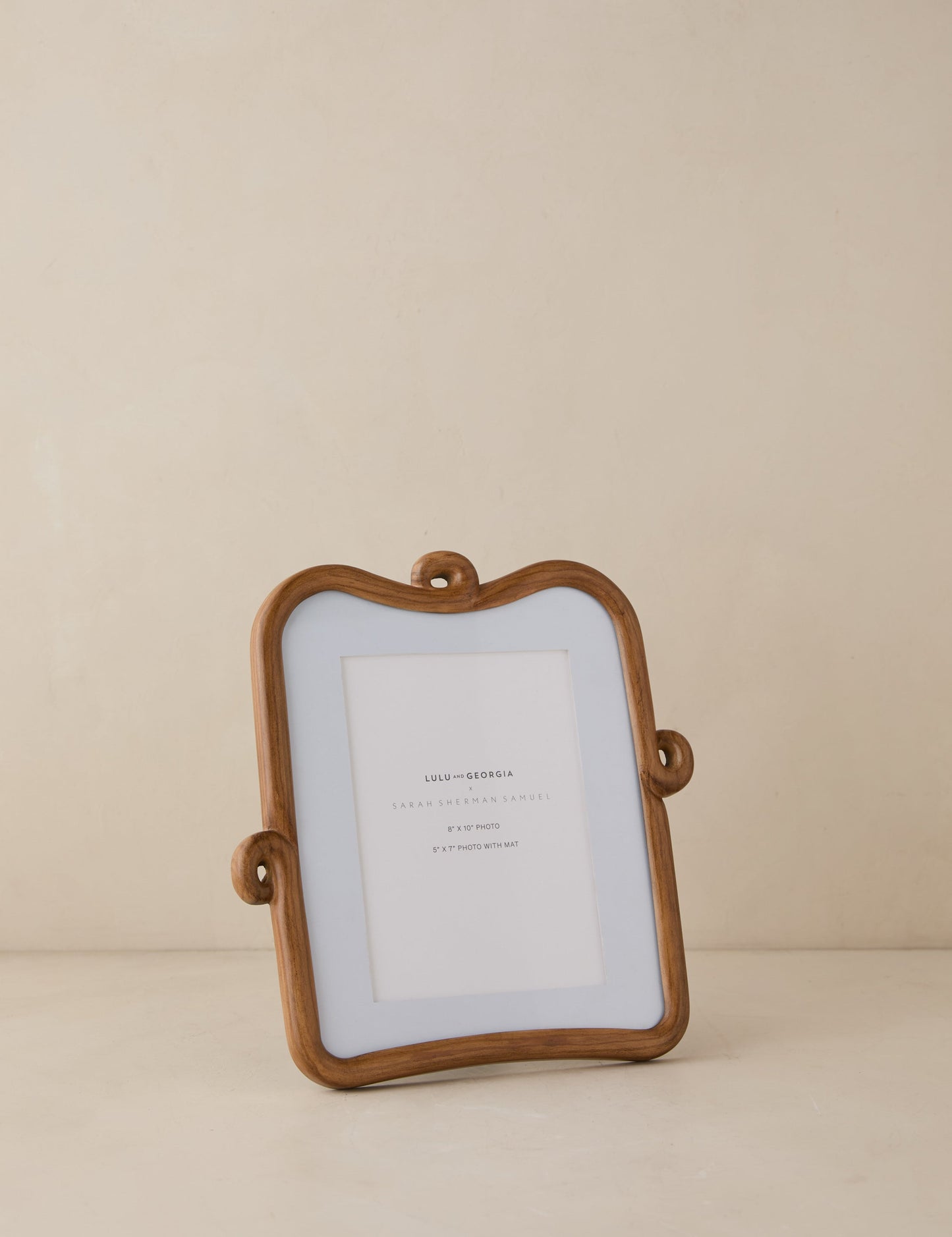Cadre photo en bois bouclé par Sarah Sherman Samuel