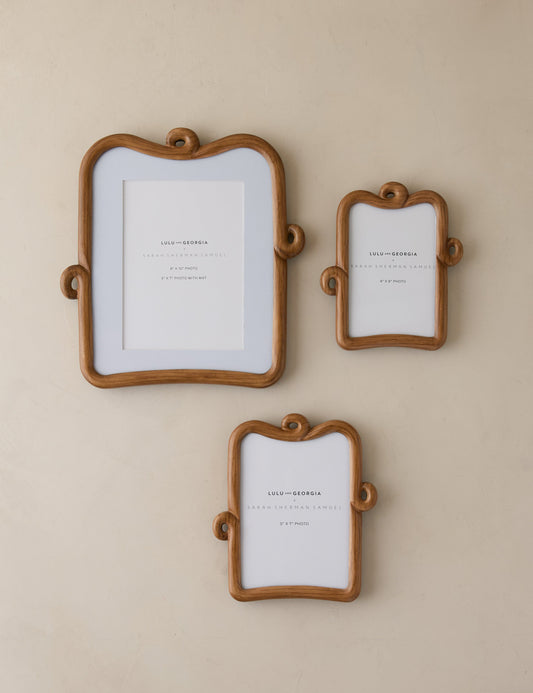 Cadre photo en bois bouclé par Sarah Sherman Samuel