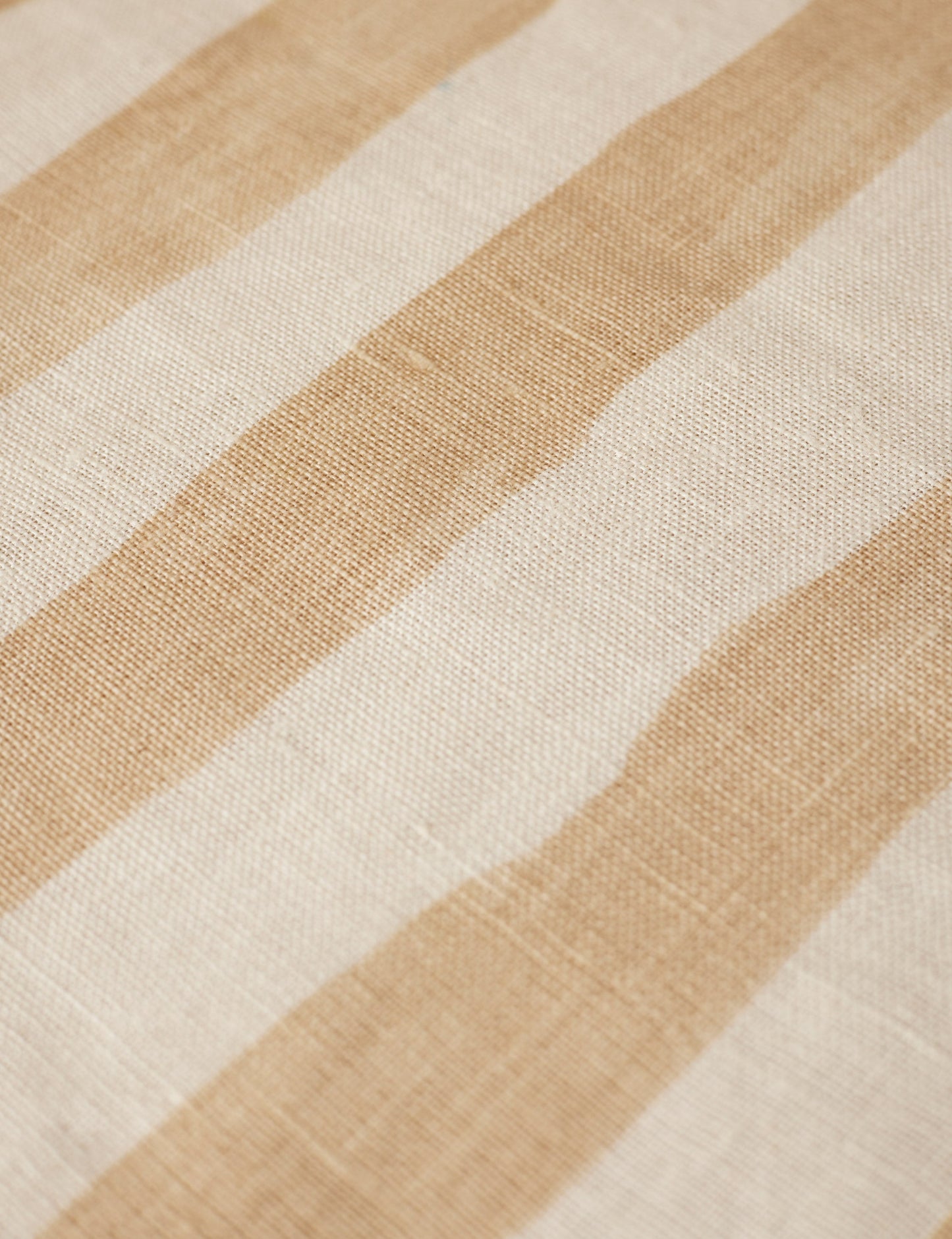 Tissu en lin à rayures picturales par Sarah Sherman Samuel