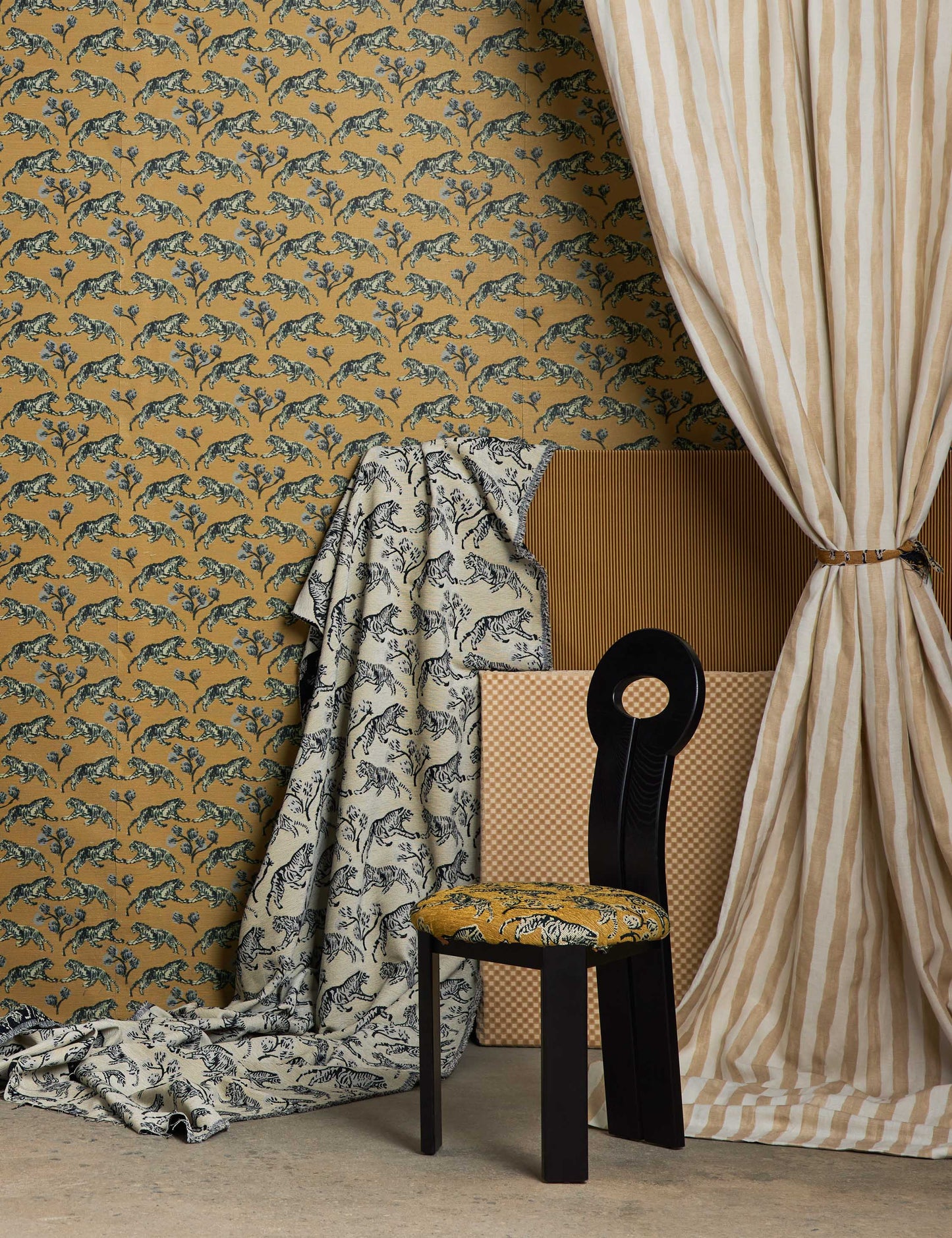 Tissu en lin à rayures picturales par Sarah Sherman Samuel